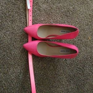 Steve Madden Orkid Pump  Fuchsia
Matching belt